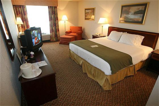 Holiday Inn Express & Suites - Worthington, An Ihg Hotel Kamer foto